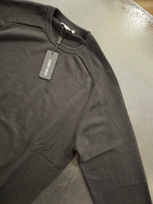 MAGLIA NERA MOTIVO MEZZO BRACCIO