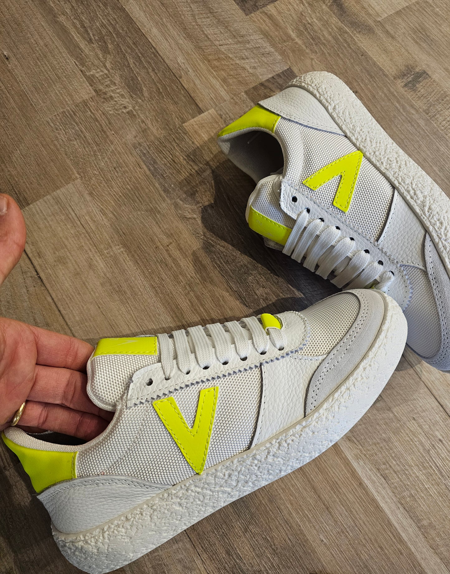 SNEAKERS ATENA INSERTI FLUO