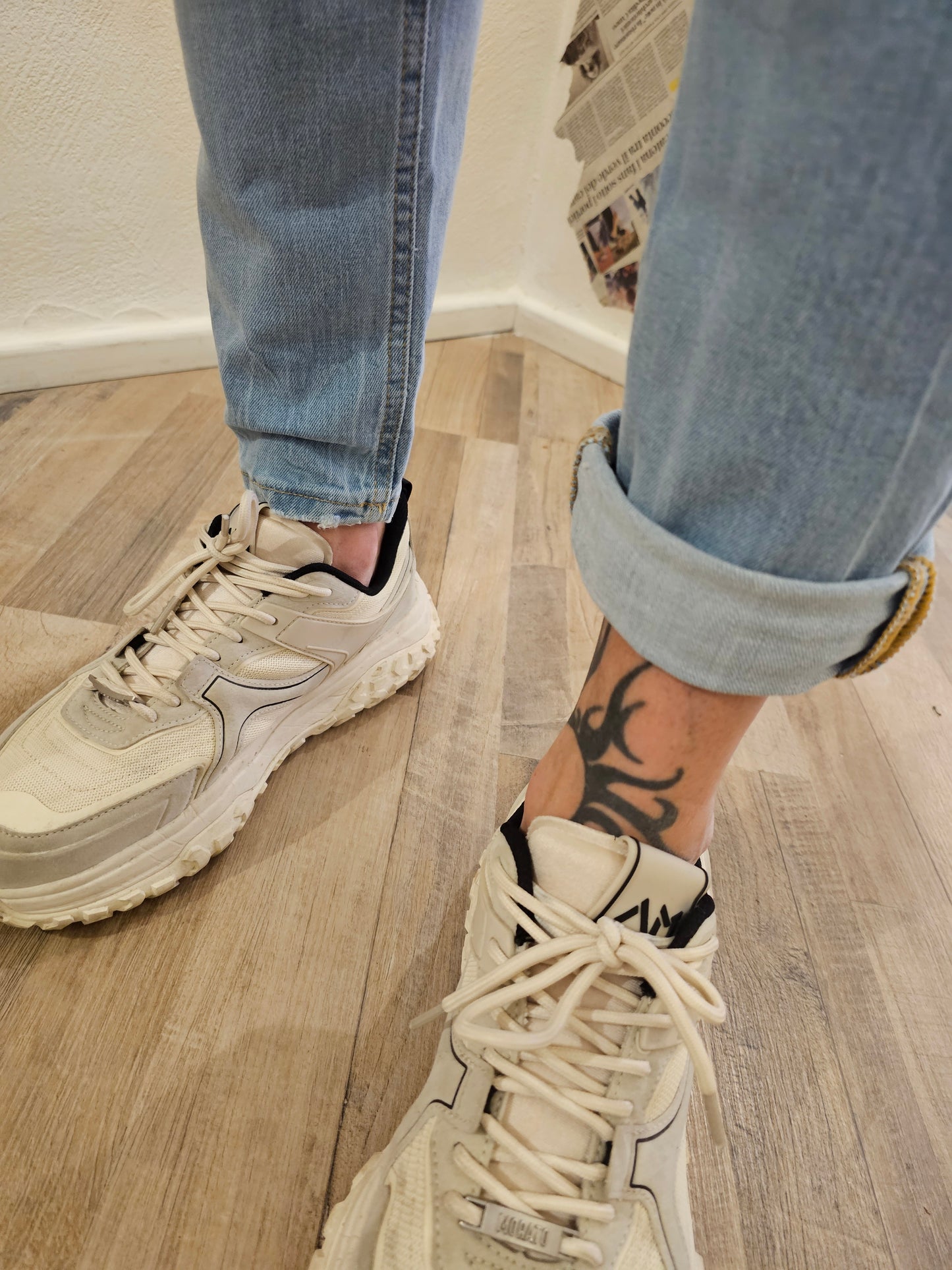 JEANS V2 MARMO CON RICAMO