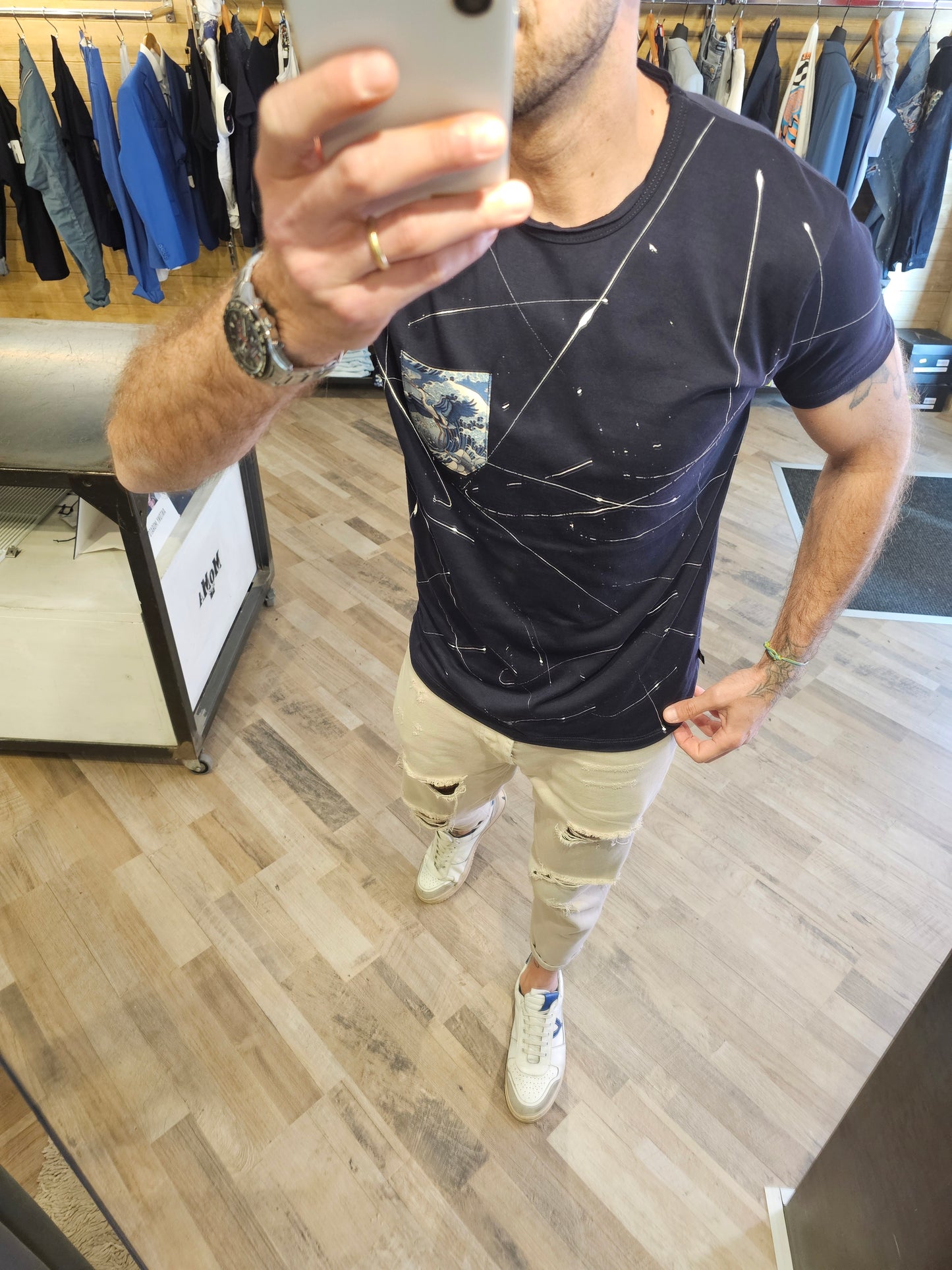 T-SHIRT TASCHINO E SCHIZZI VERNICE