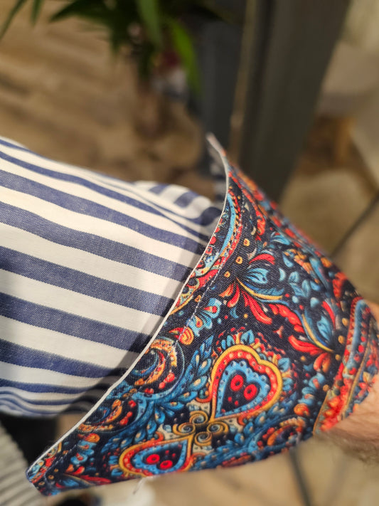 CAMICIA RIGATEA CON DETTAGLI A CONTRASTO