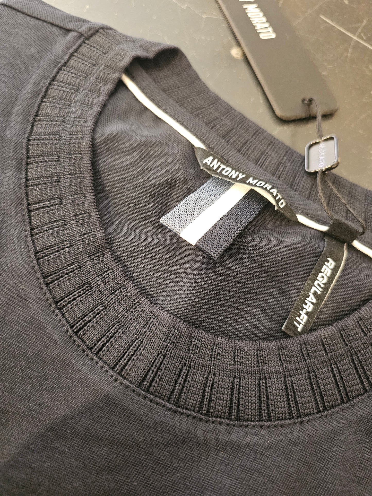 T-SHIRT COLLO LAVORATO