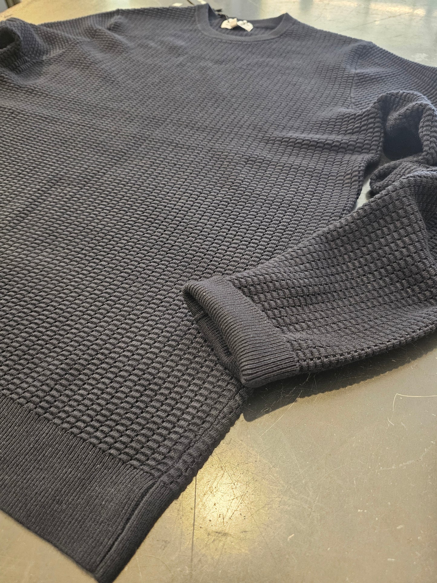 MAGLIA BLU NAVY MOTIVO IN RILIEVO