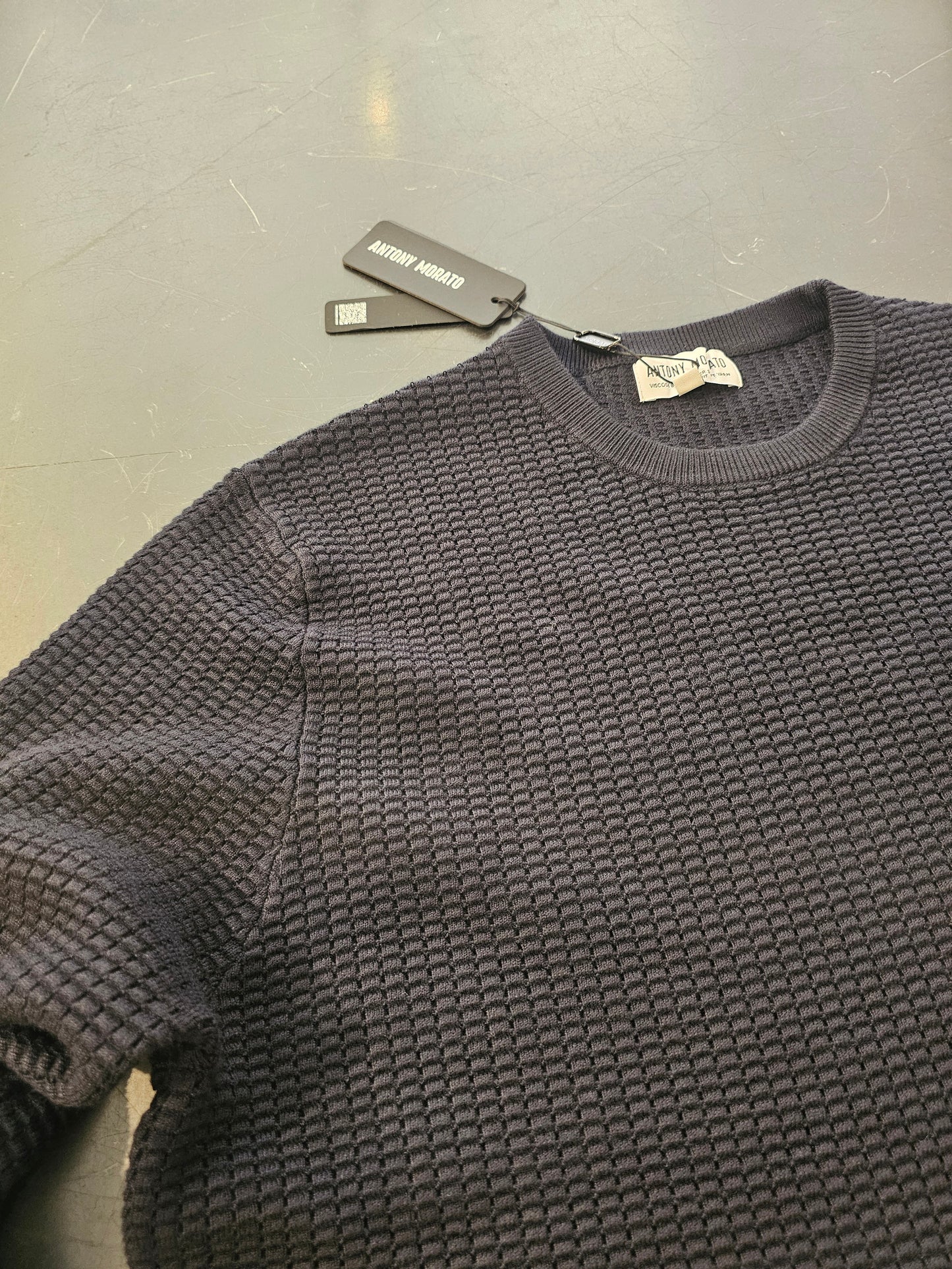 MAGLIA BLU NAVY MOTIVO IN RILIEVO