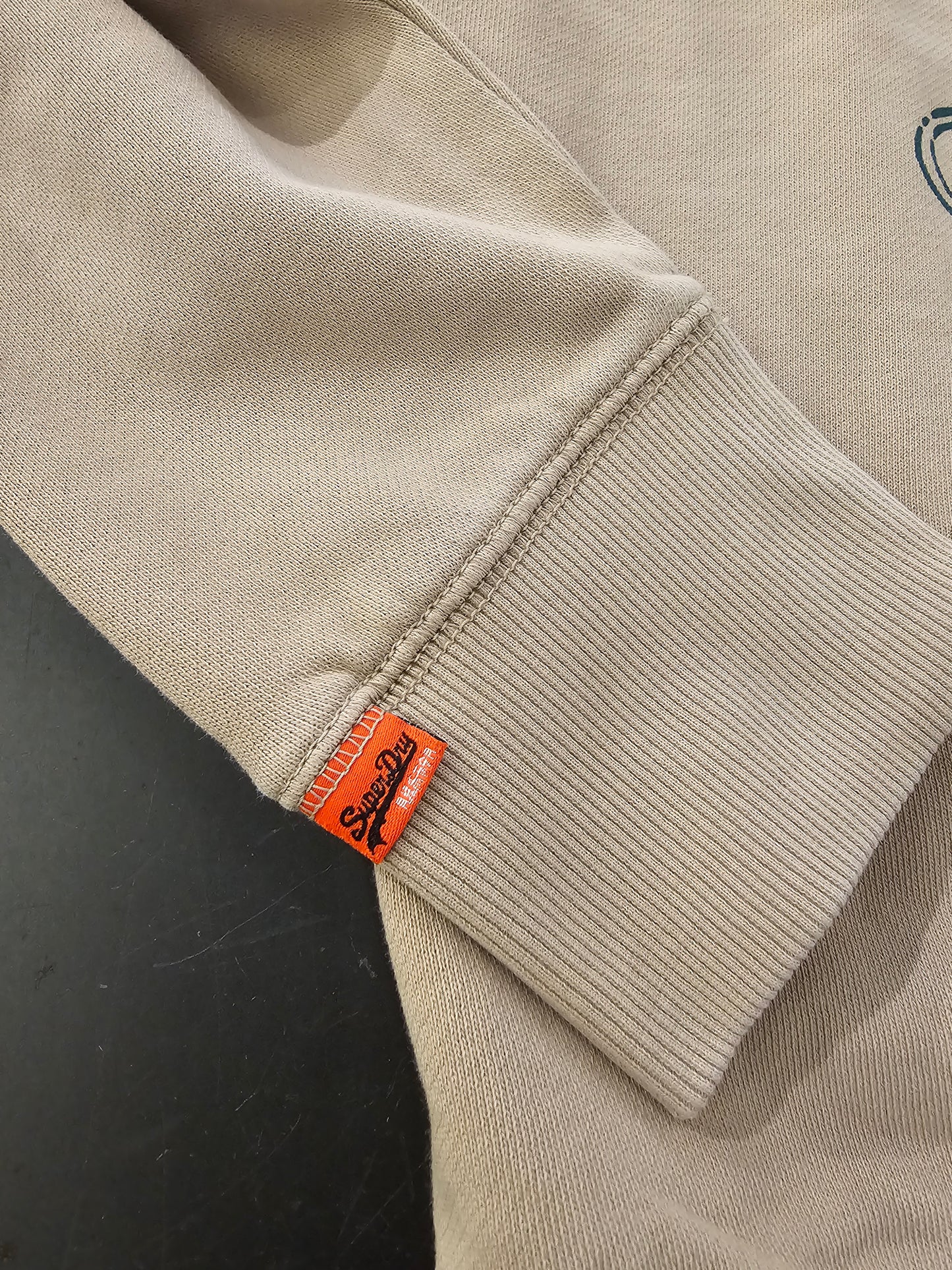 FELPA TOKIO NARRATIVE SUPERDRY