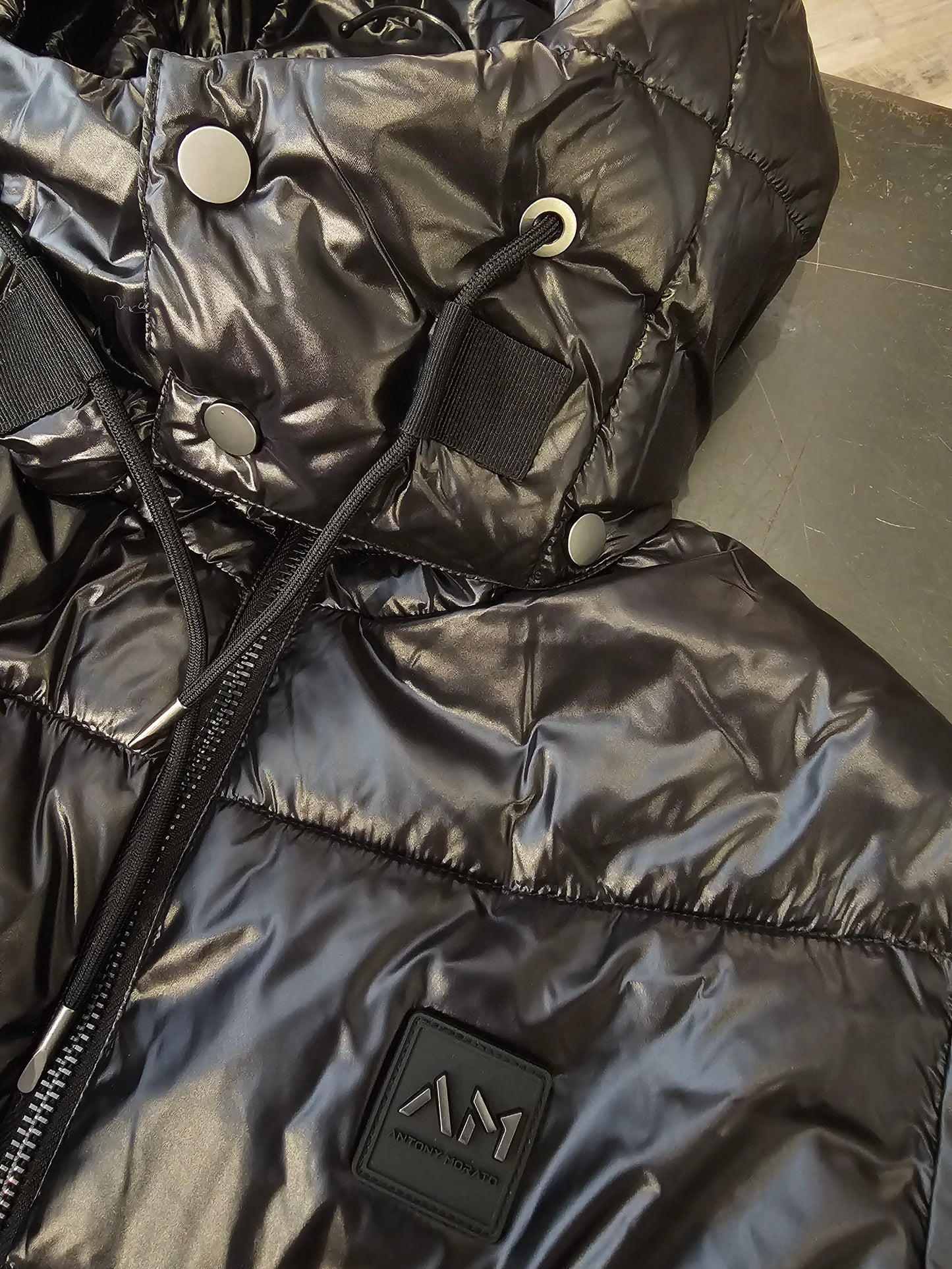 GIUBBINO NERO LUCIDO A.M