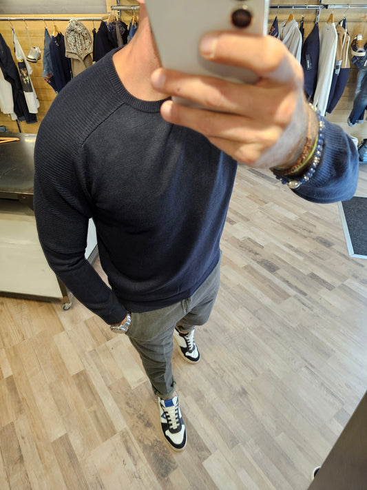 MAGLIA BLU MOTIVO MEZZO BRACCIO