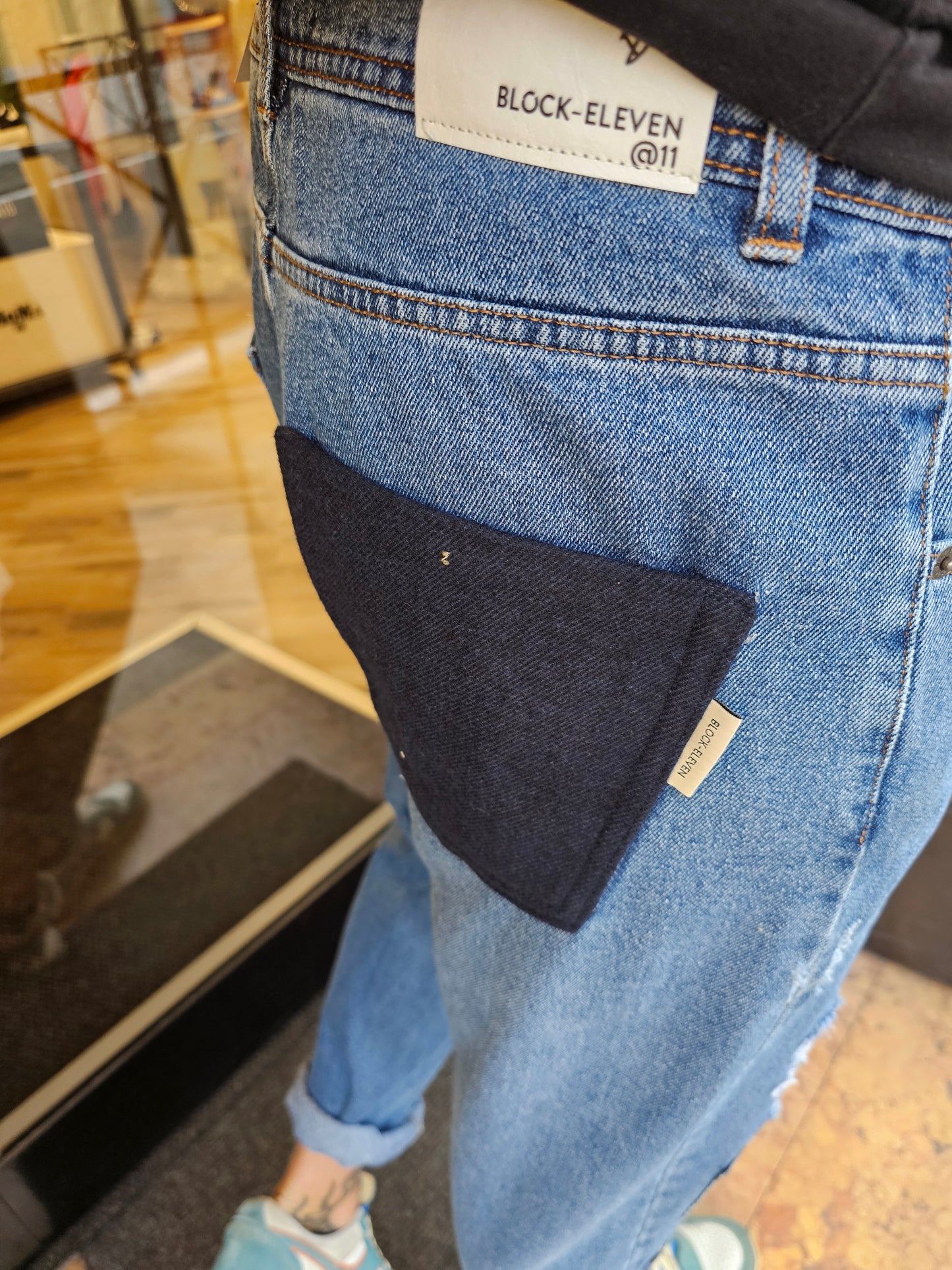 JEANS PATCH E VERNICE