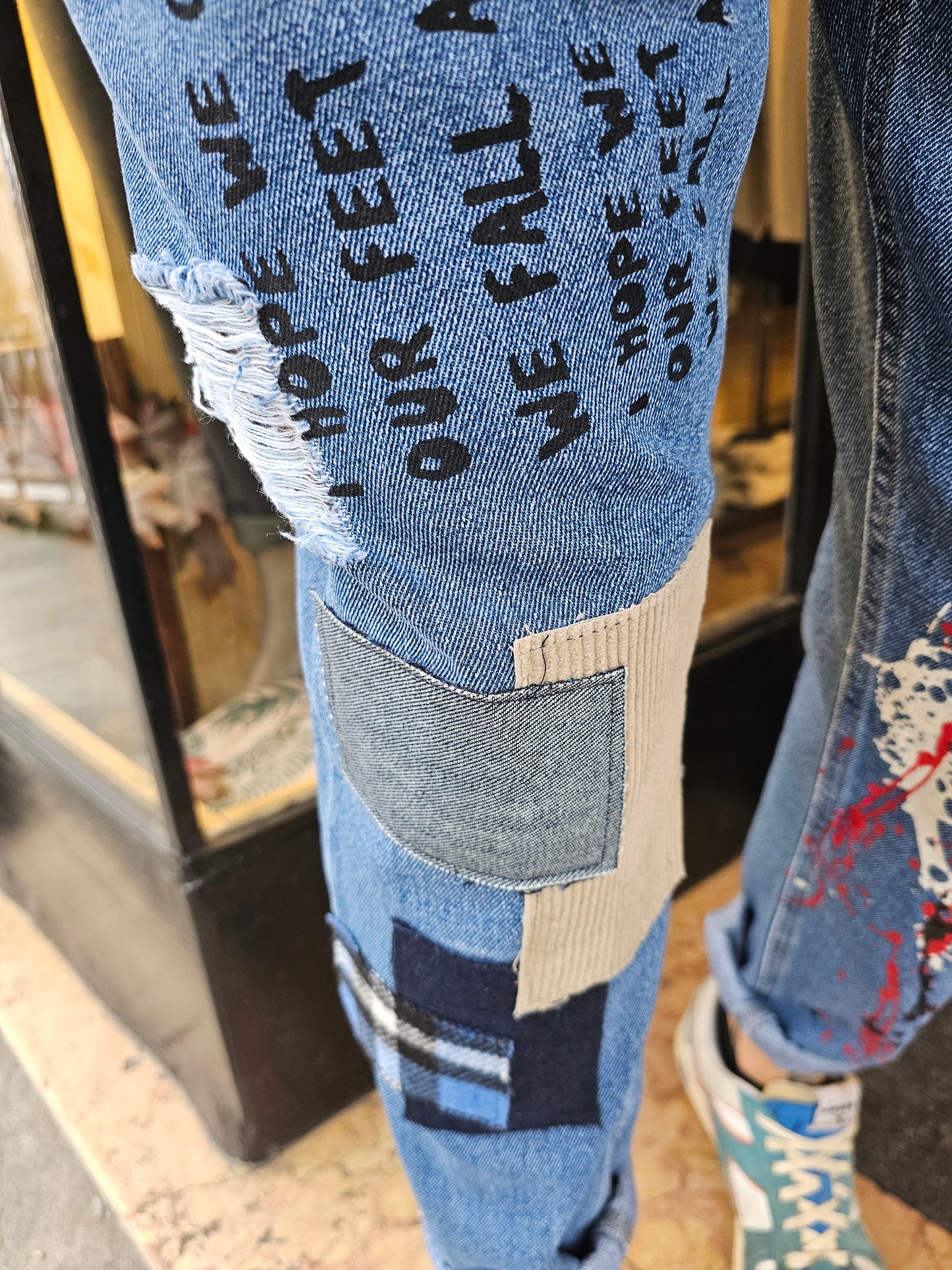 JEANS PATCH E VERNICE