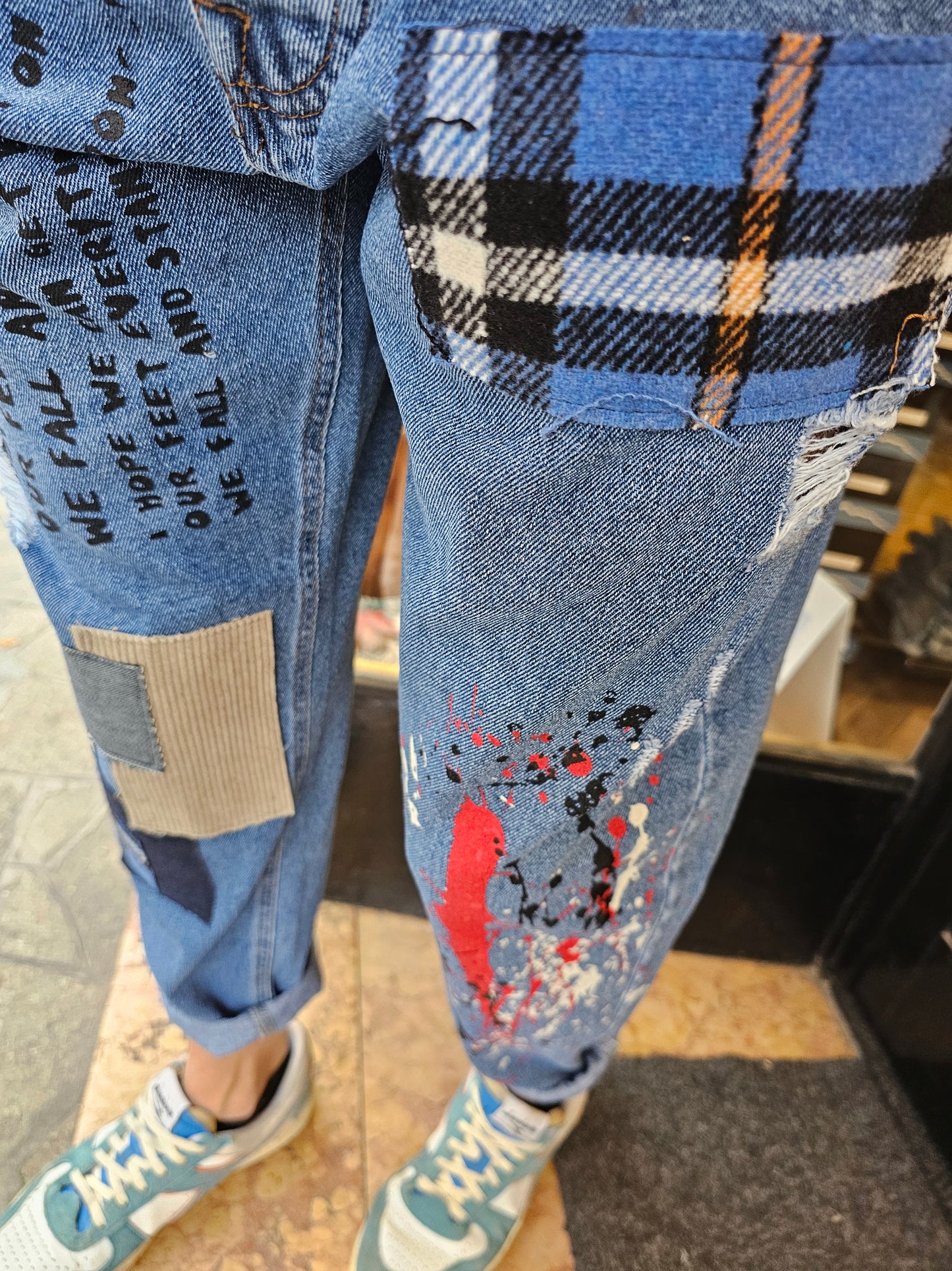 JEANS PATCH E VERNICE