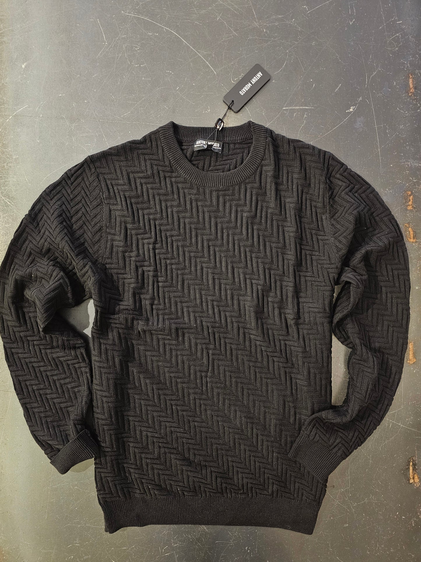 MAGLIA TECHNO NERA MOTIVO RILIEVO