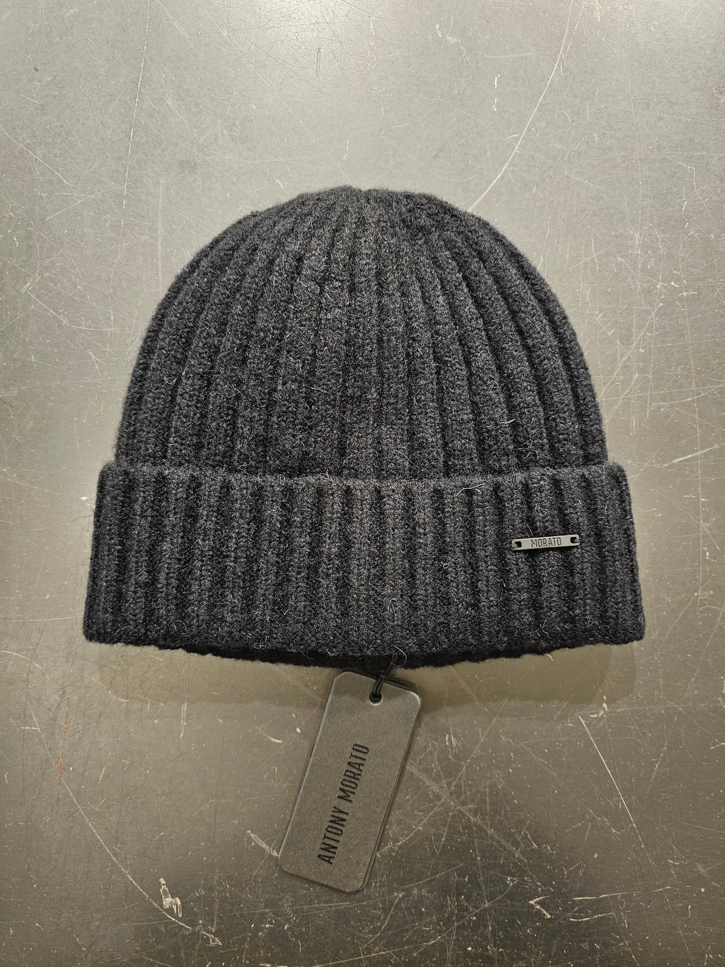 CAPPELLO NERO IN MAGLIA A.M