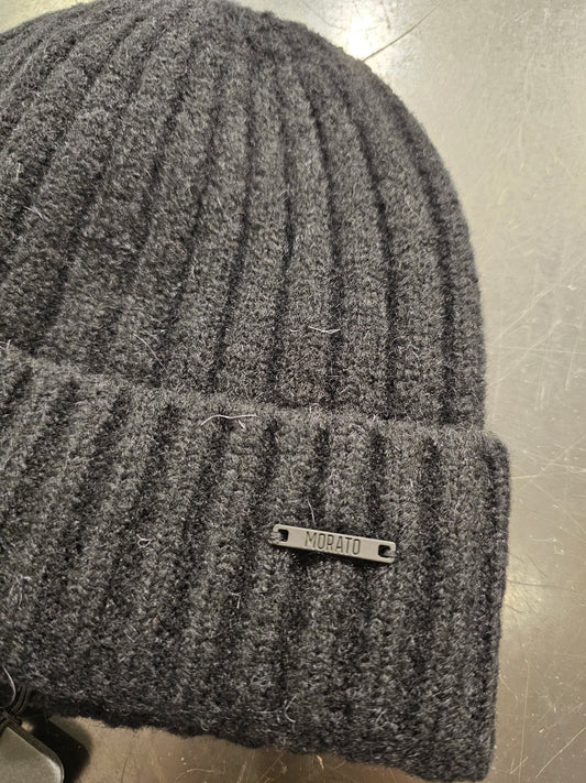 CAPPELLO NERO IN MAGLIA A.M