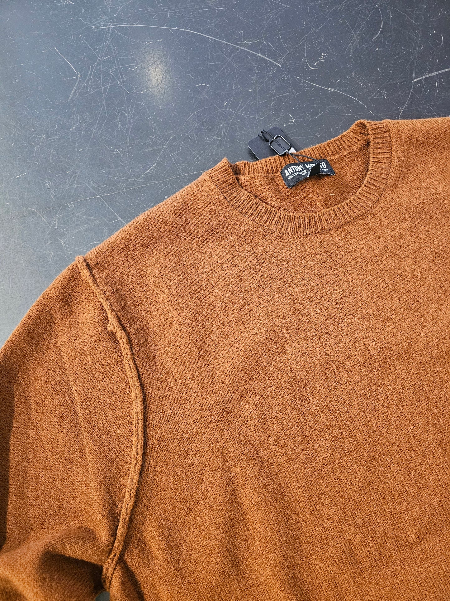 MAGLIA OCRA CUCITURE A VISTA