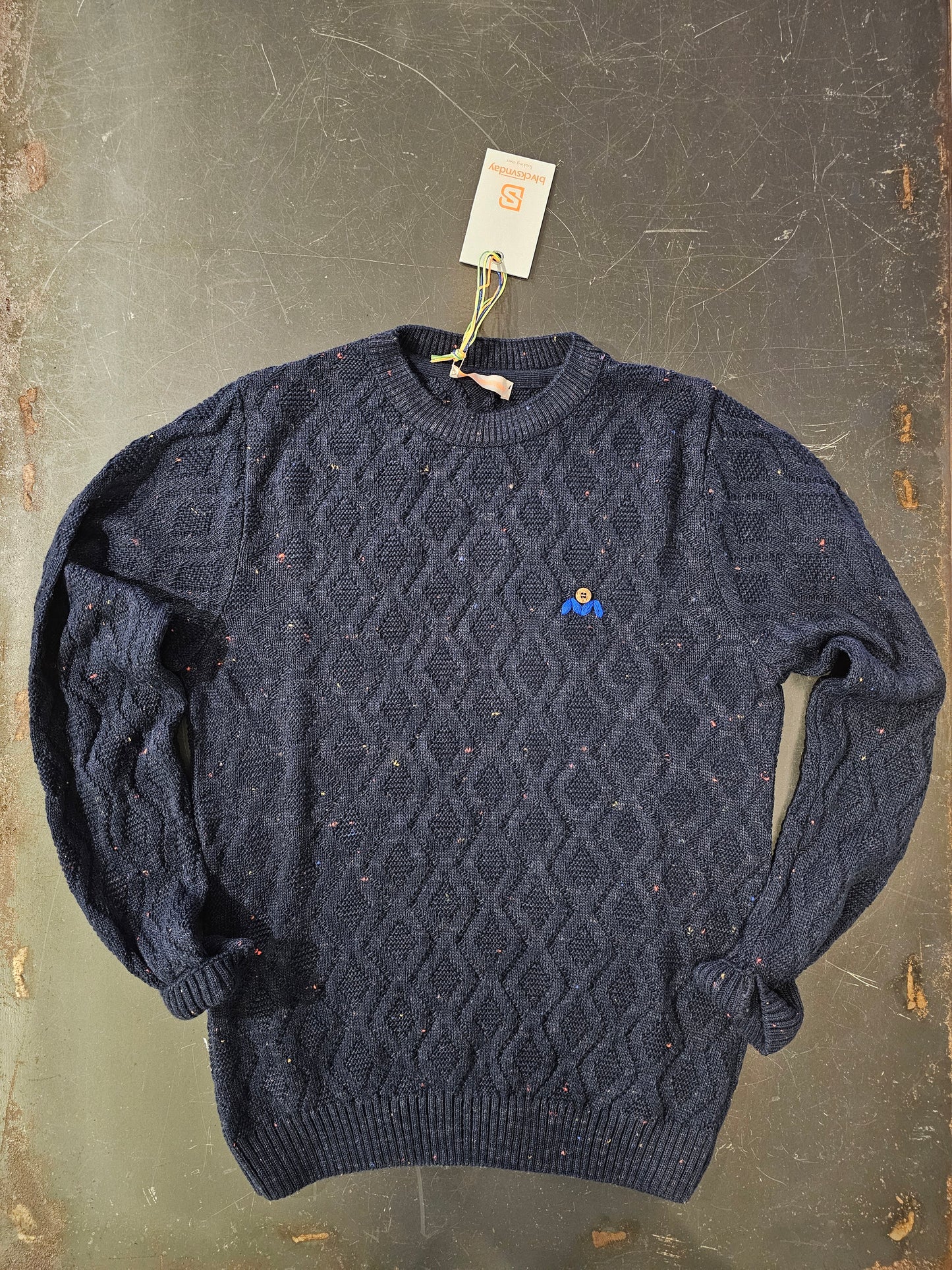 MAGLIA BLU PUNTINATA CON BOTTONE IN LEGNO