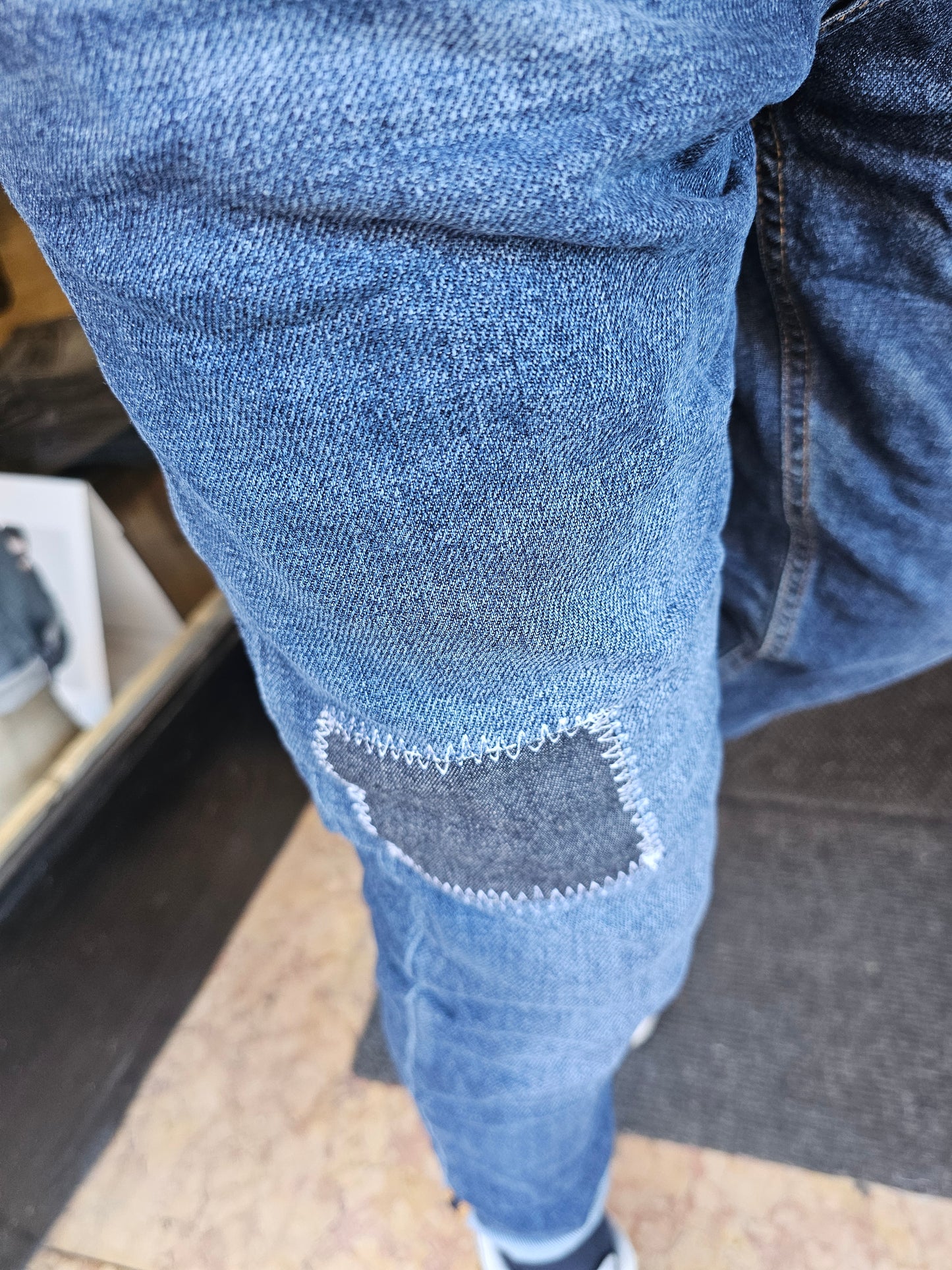 JEANS CON TOPPA CUCITA