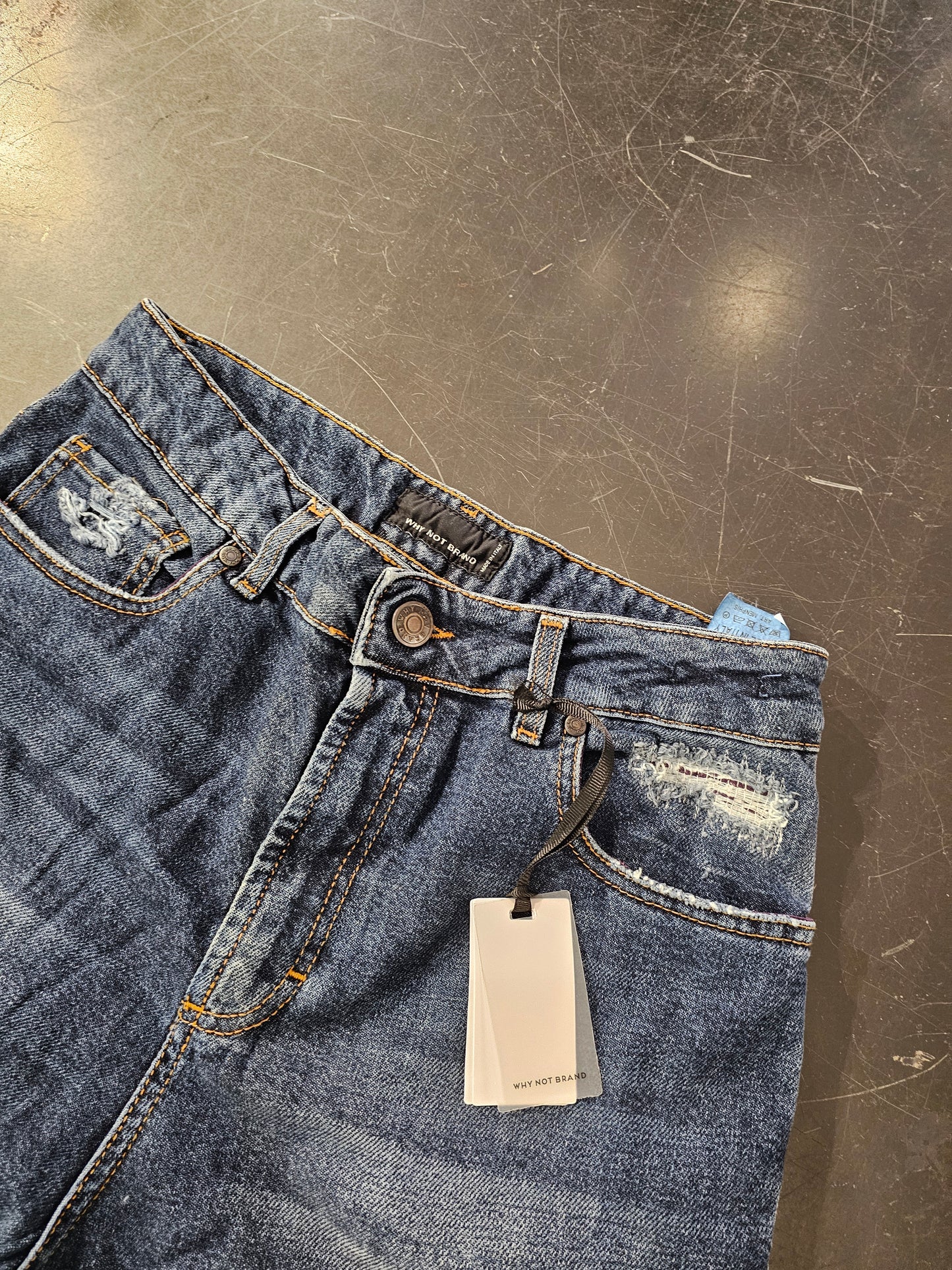 JEANS CON TOPPA CUCITA