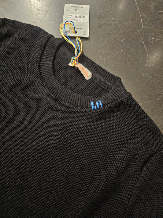 MAGLIA NERA FILO LANA A CONTRASTO AZZURRO