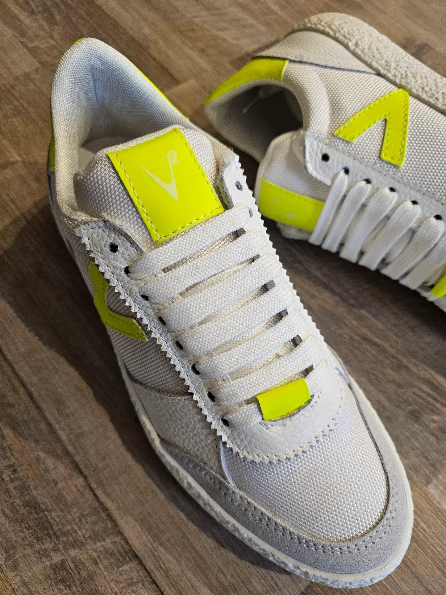 SNEAKERS ATENA INSERTI FLUO