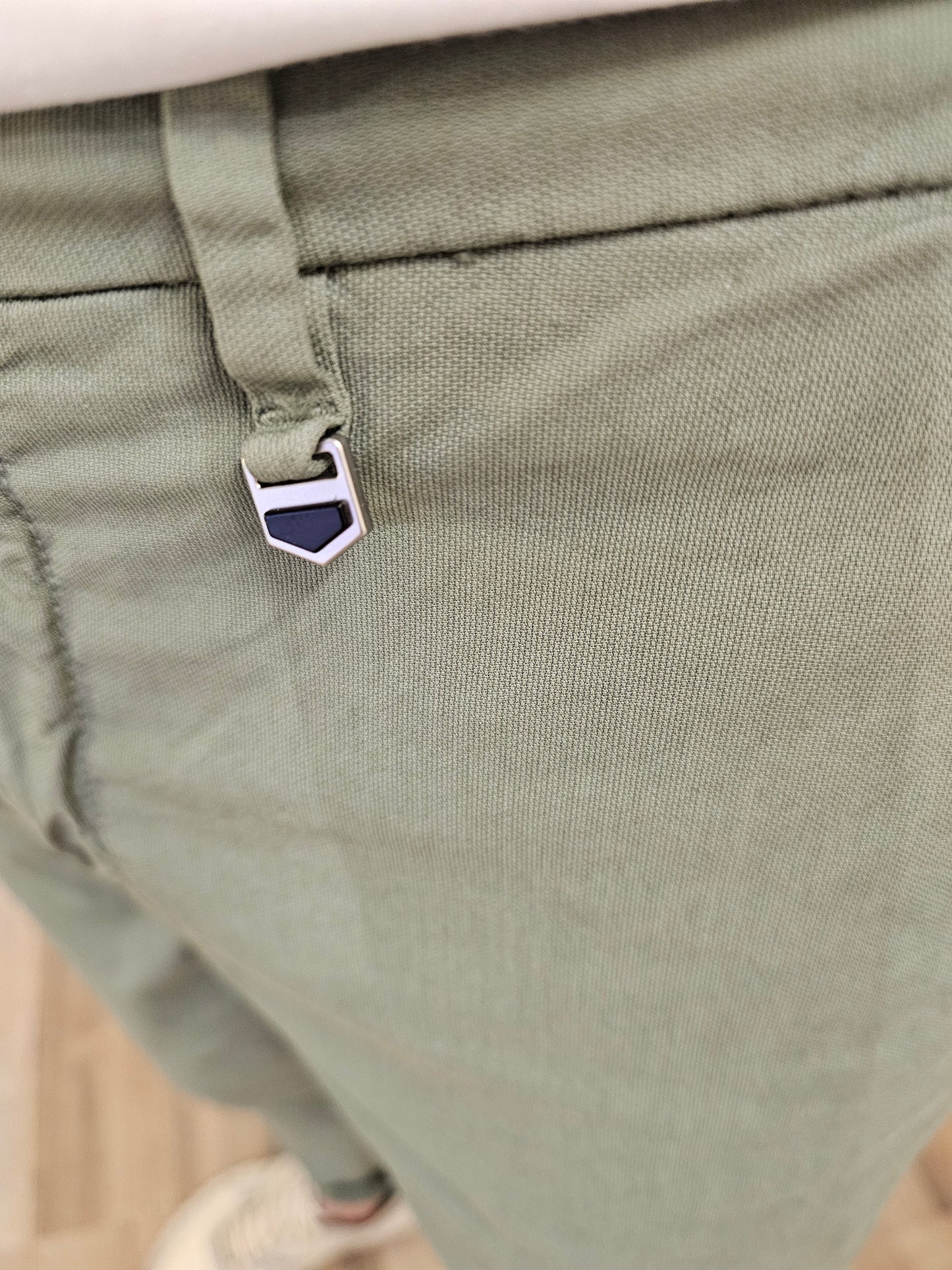 PANTALONE CHINO SALVIA ARMATURATO