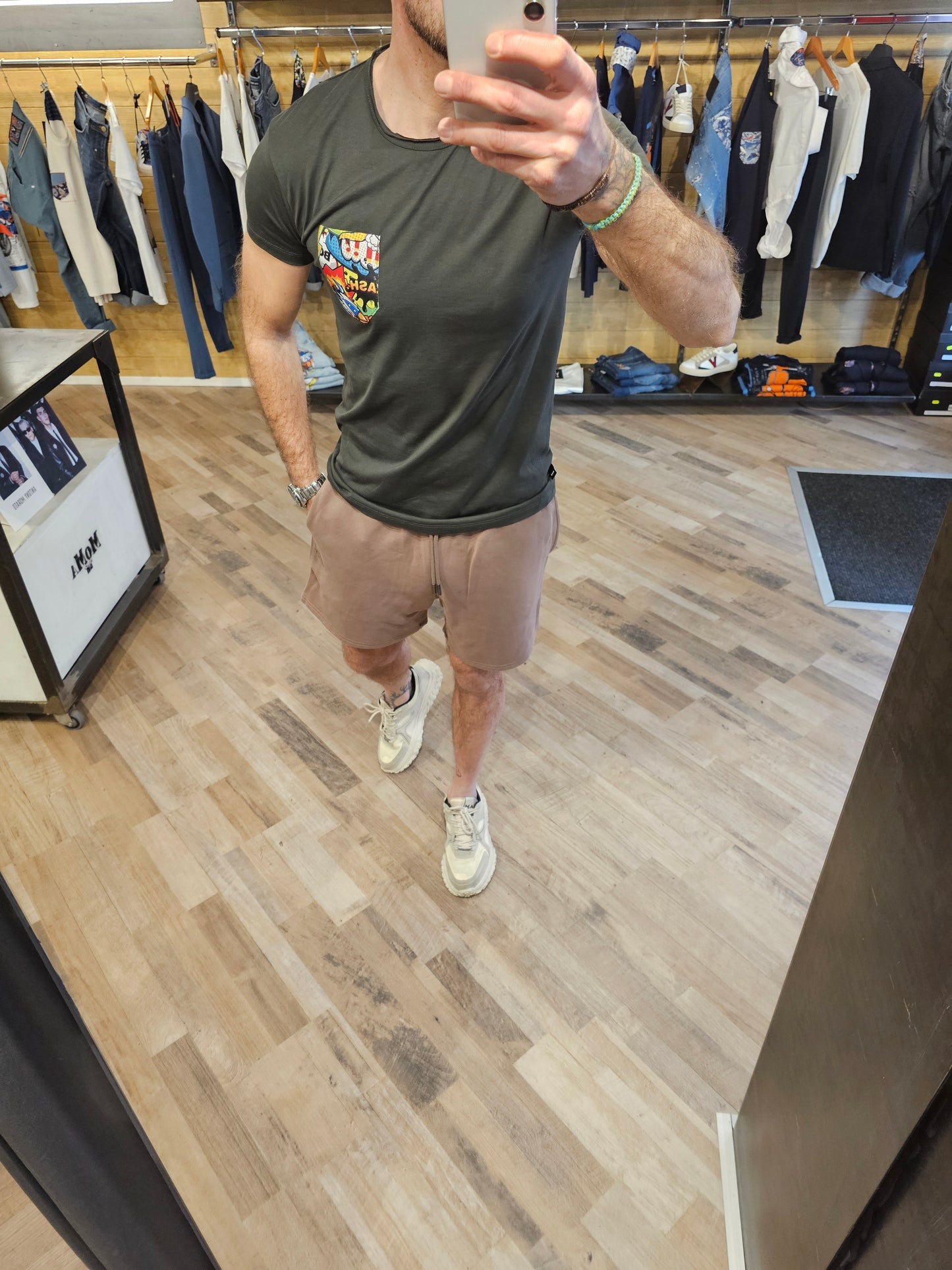 T-SHIRT VERDONE TASCHINO FUMETTO