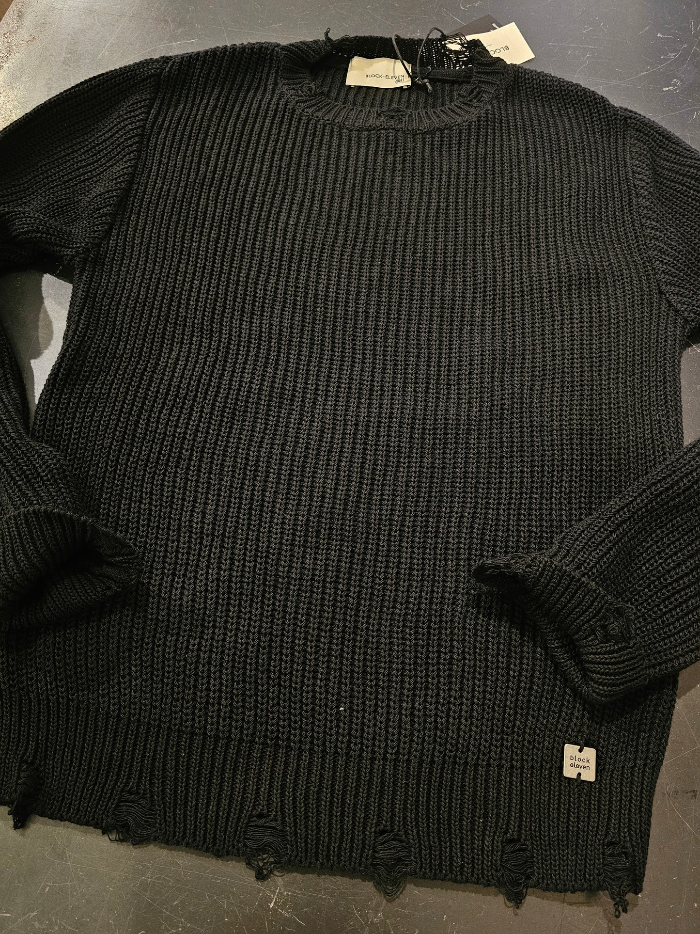 MAGLIA COTONE NERA ROTTURE