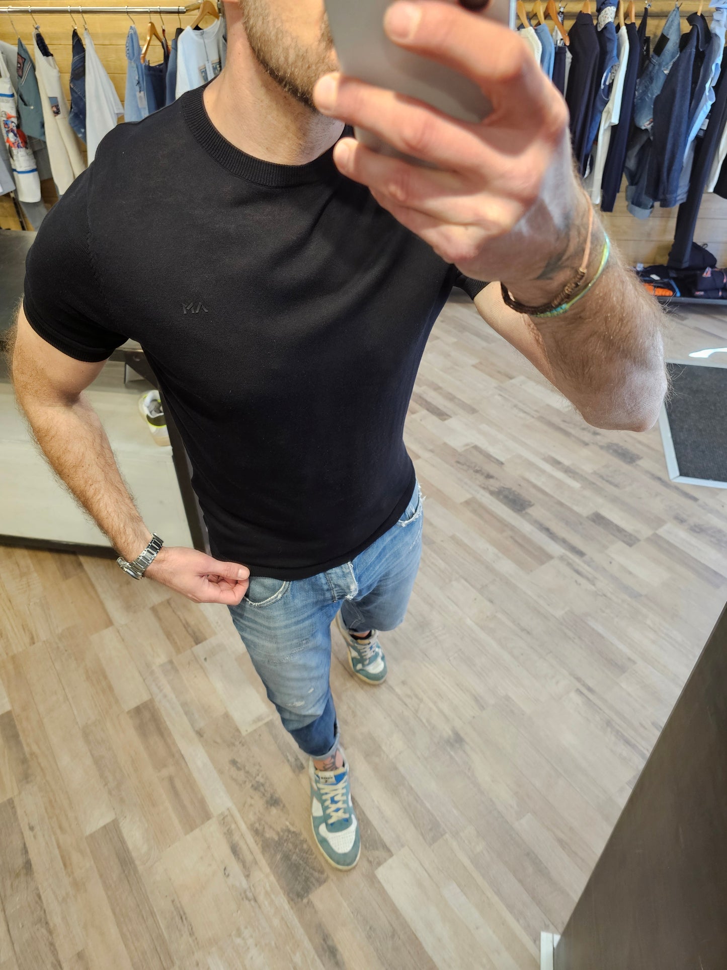 MAGLIA IN FILO NERA