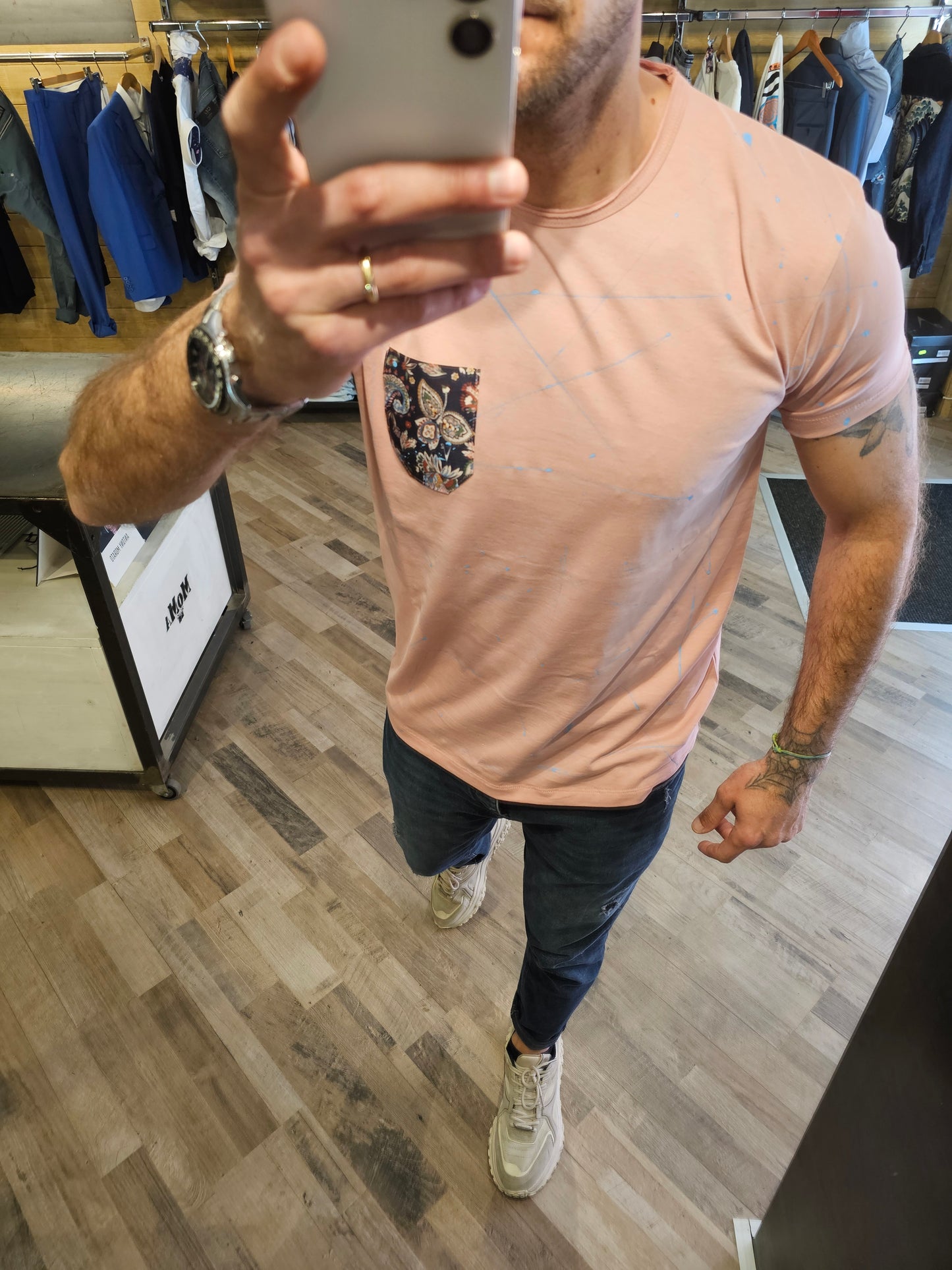 T-SHIRT VERNICE E TASCA