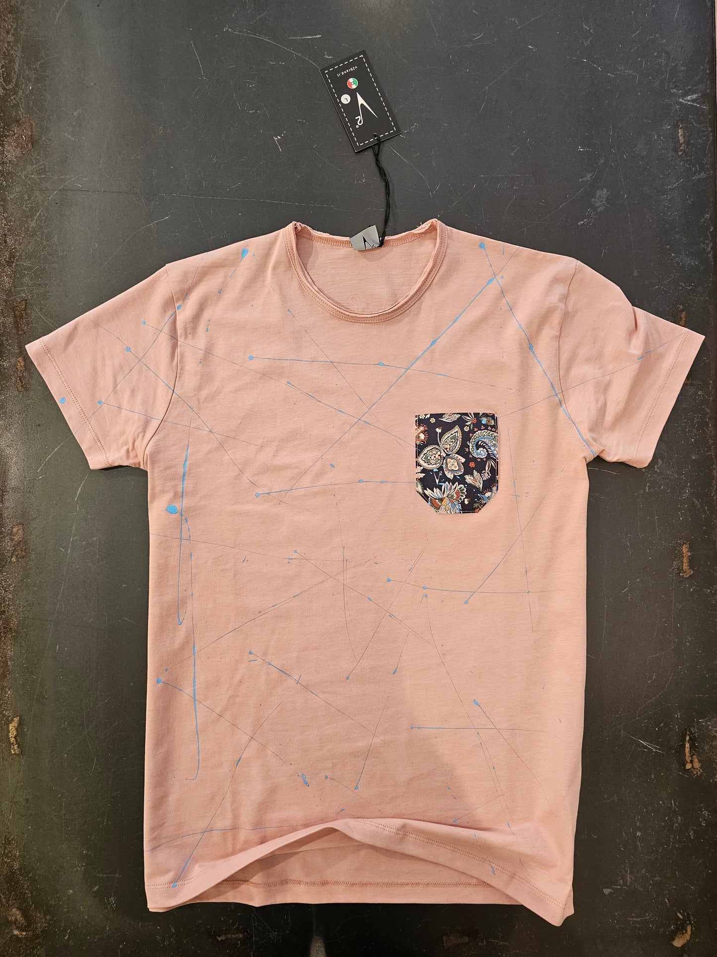 T-SHIRT VERNICE E TASCA