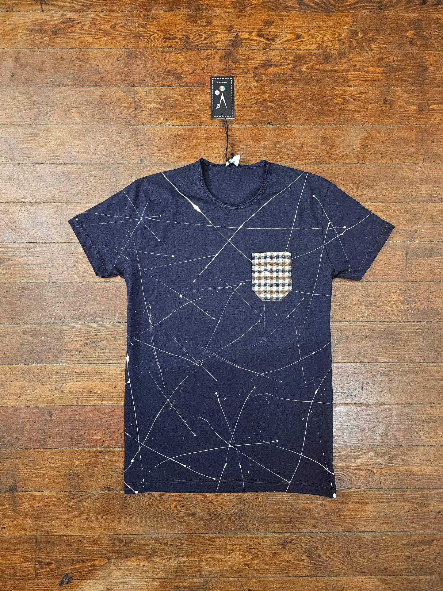 T-SHIRT TASCA E VERNICE