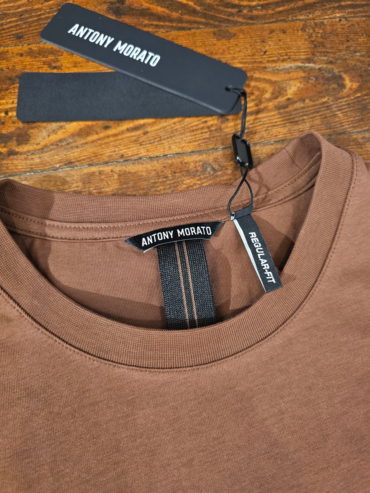 T-SHIRT MORO SCRITTA LOGO