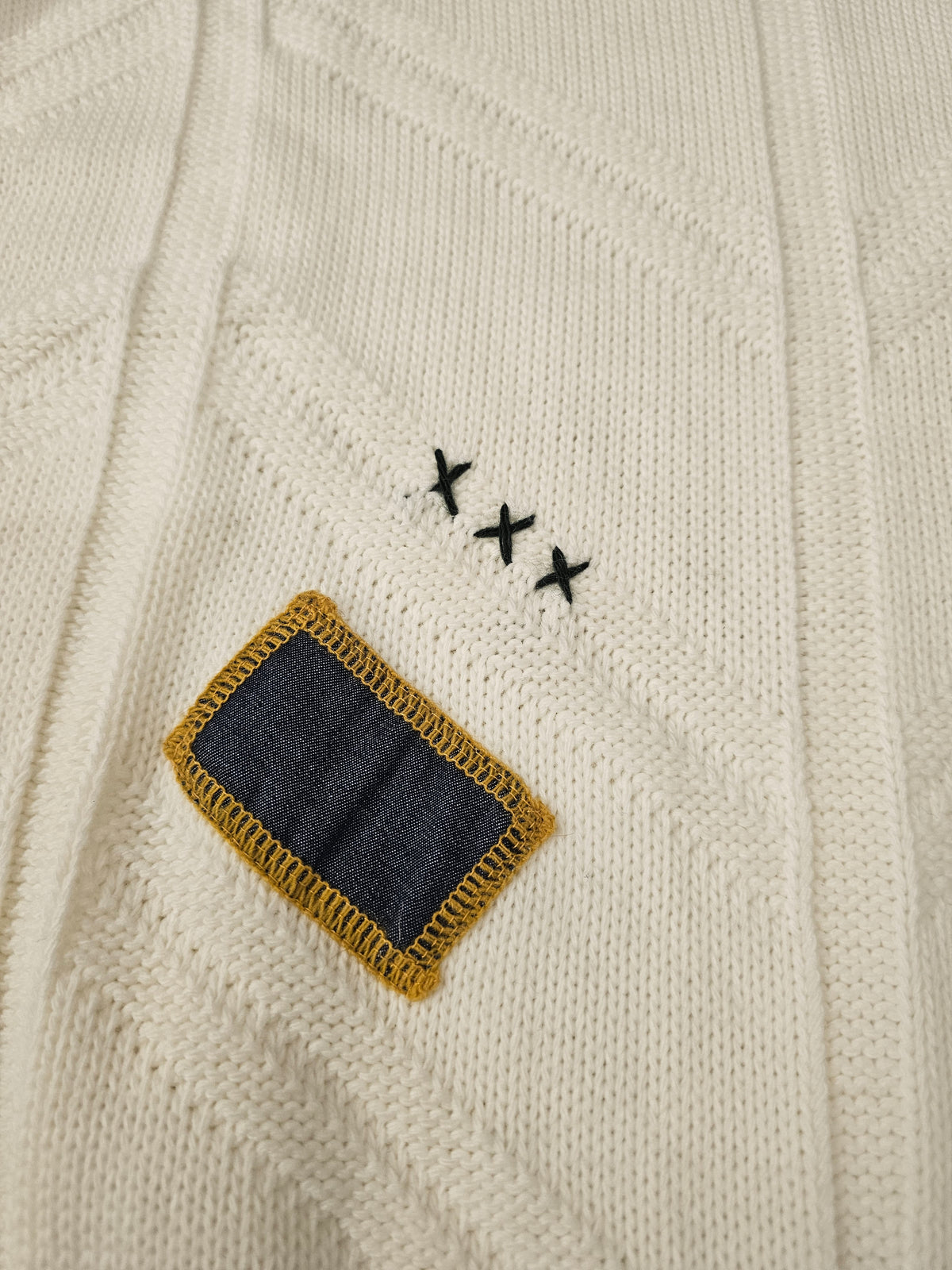 MAGLIA PATCH E RICAMI