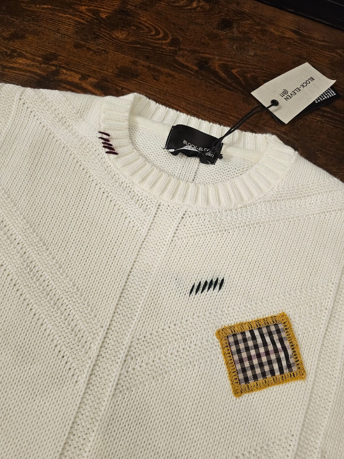 MAGLIA PATCH E RICAMI