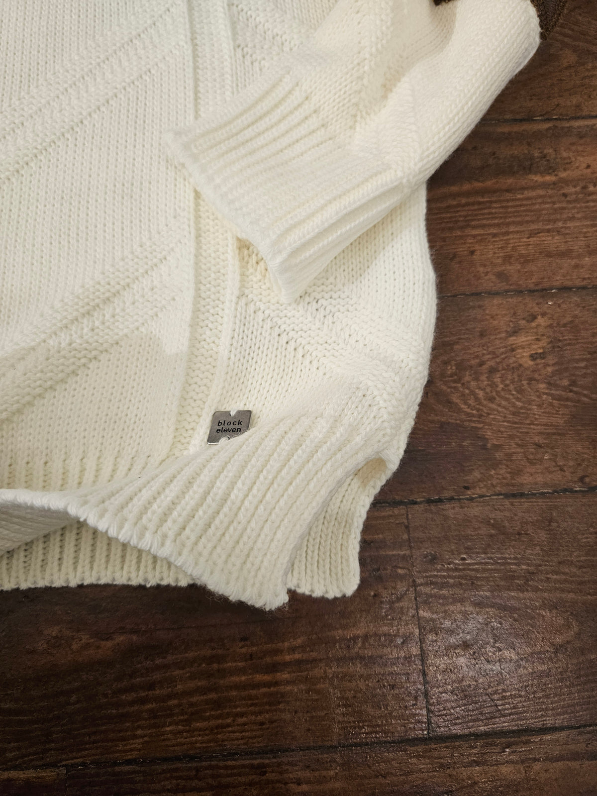 MAGLIA PATCH E RICAMI