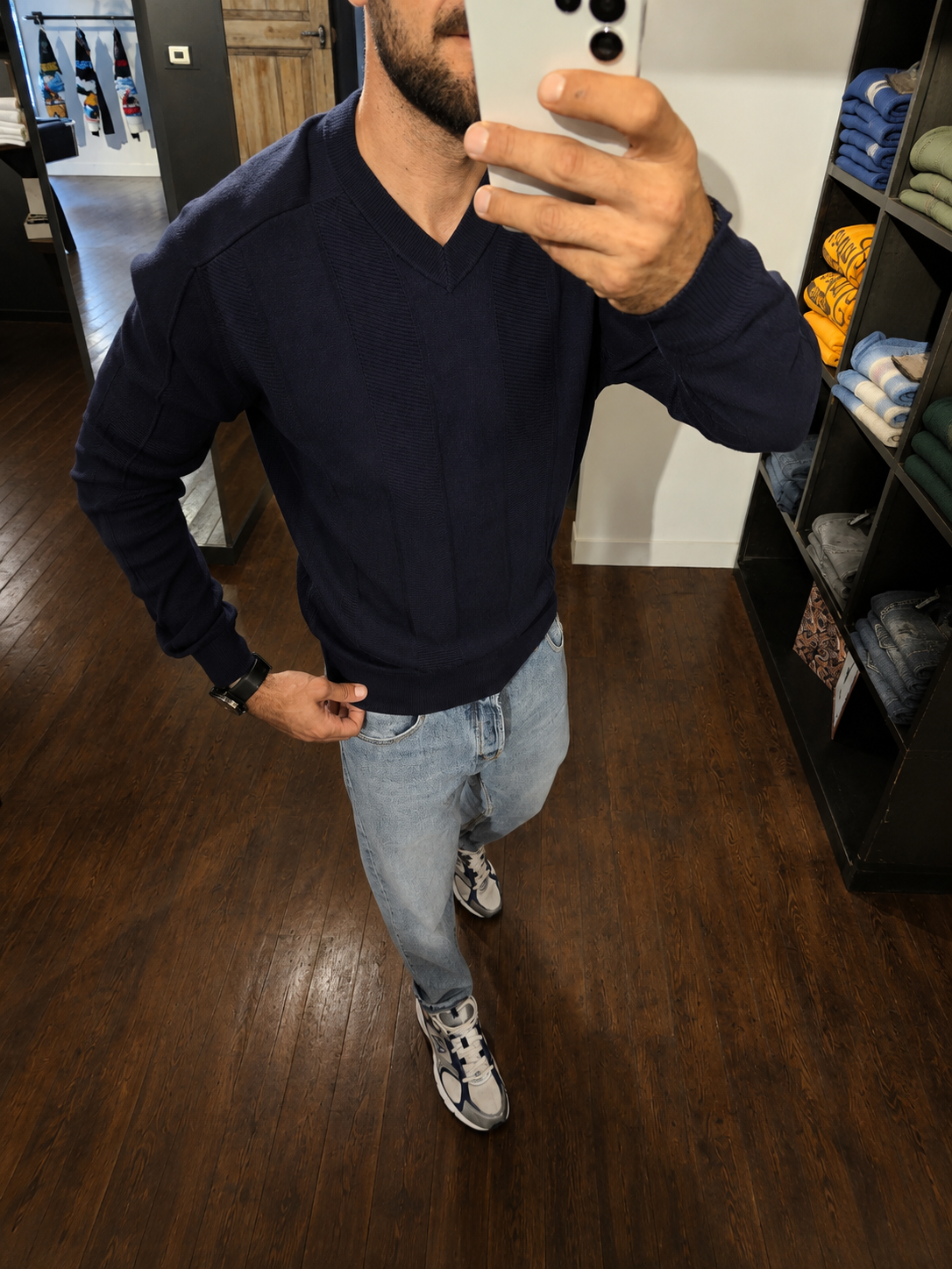 MAGLIA SCOLLO V CON MOTIVO
