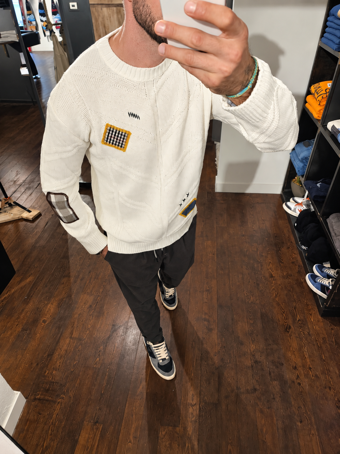 MAGLIA PATCH E RICAMI